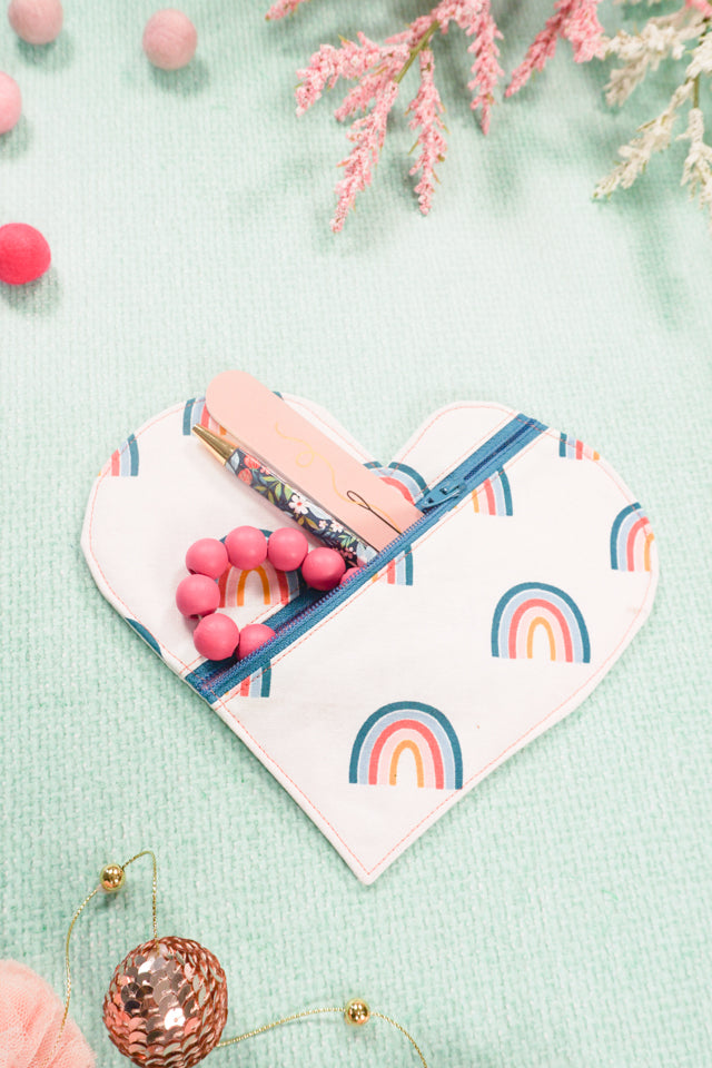 Heart Zipper Pouch Pattern and Tutorial