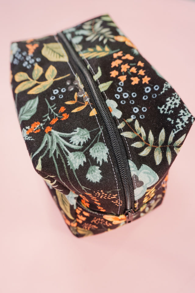 Box Zipper Pouch Pattern and Tutorial