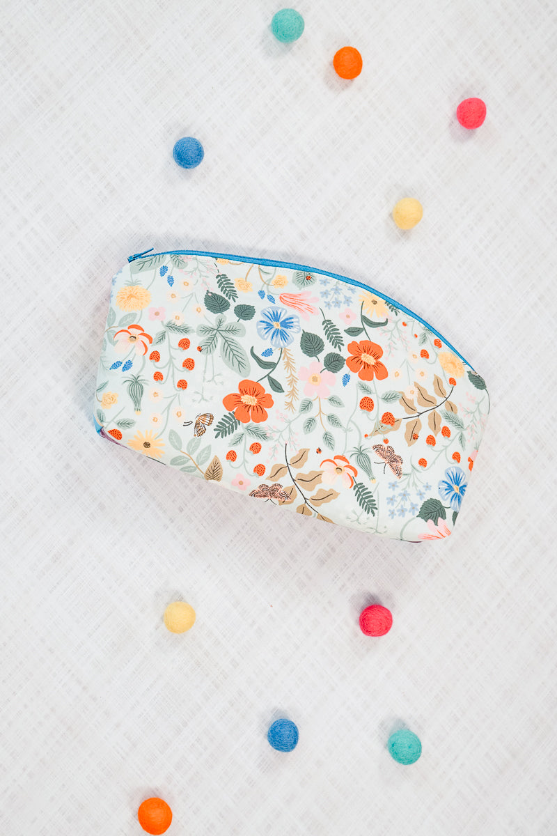 Curved Top Zipper Pouch Pattern and Tutorial