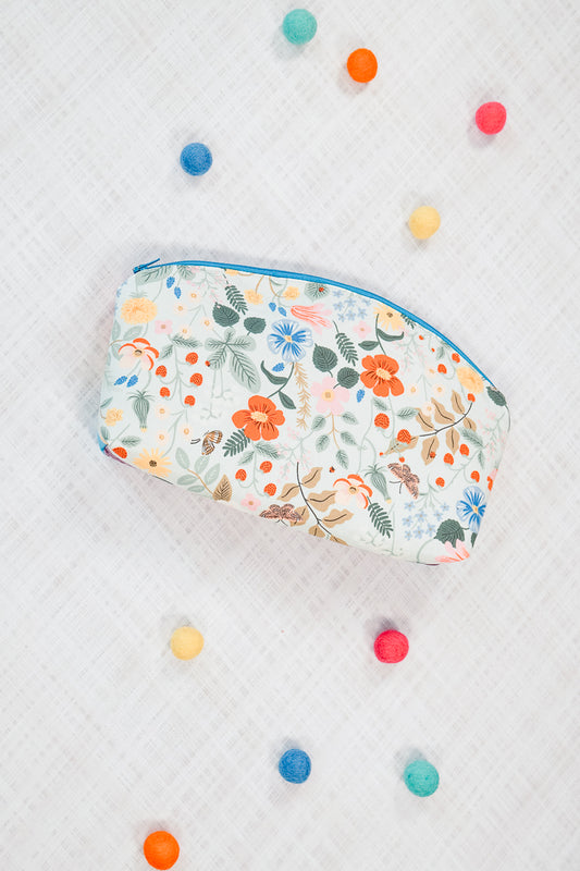 Curved Top Zipper Pouch Pattern and Tutorial