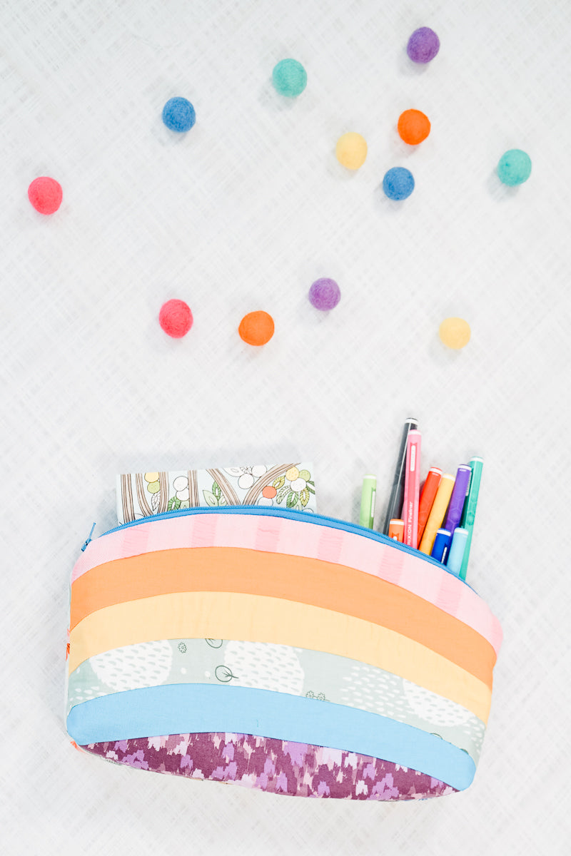 Curved Top Zipper Pouch Pattern and Tutorial